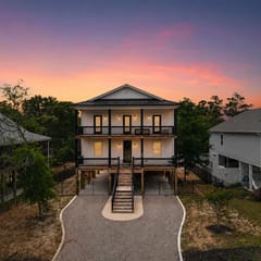 Starlight Cove𓇼Spacious+Stunning | 0.6mi to Beach
